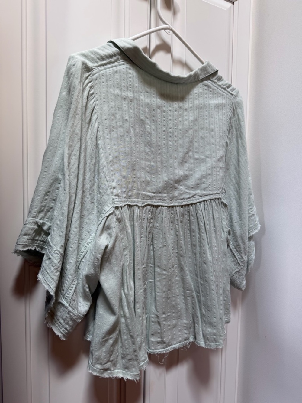 Millibon Mint Textured Flowy V-Neck Blouse - Picture 5 of 5